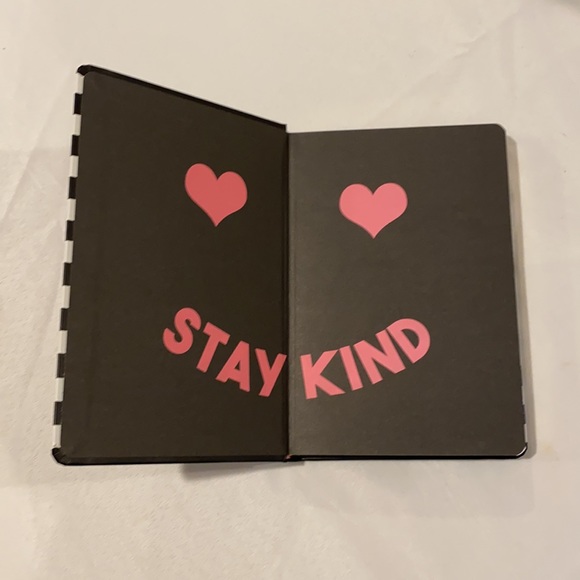 a notebook - Picture 2 of 5